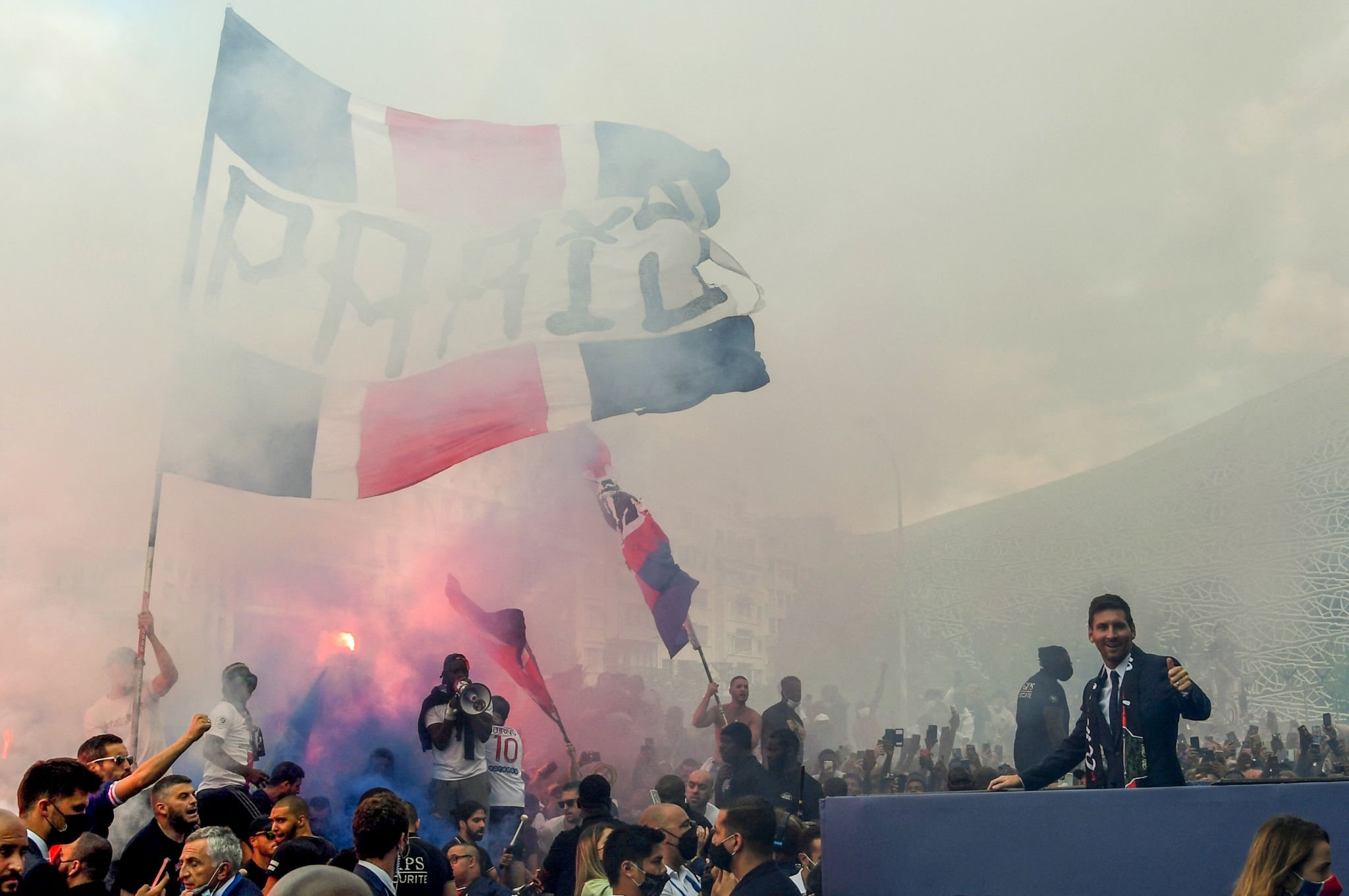 Messi ficha por el PSG en París sueldo presentación y el marketing al