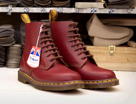 El complejo proceso de fabricacion de un par de botas Dr. Martens