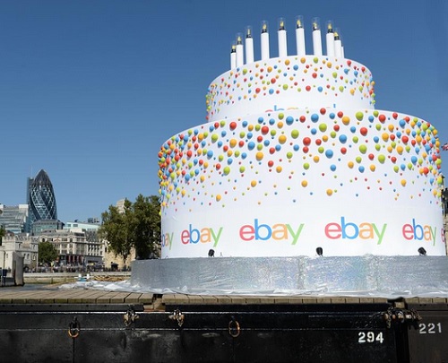 eBay celebró su 20 cumpleaños con una tarta gigante en el Támesis de  Londres - Revista  |