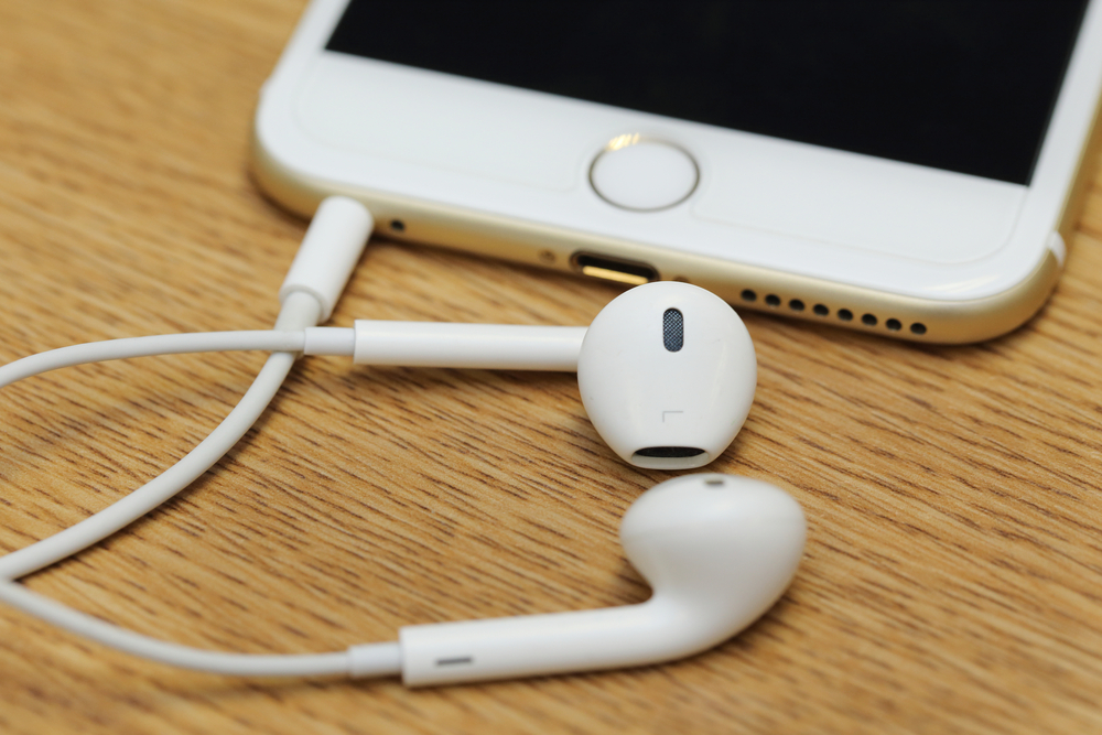 Alternativa Lamer bancarrota Apple podría eliminar el conector de audífonos en el iPhone 7 - Revista  Merca2.0 
