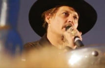 Johnny Depp en el Festival de Glastonbury. Captura de video de la página del festival.