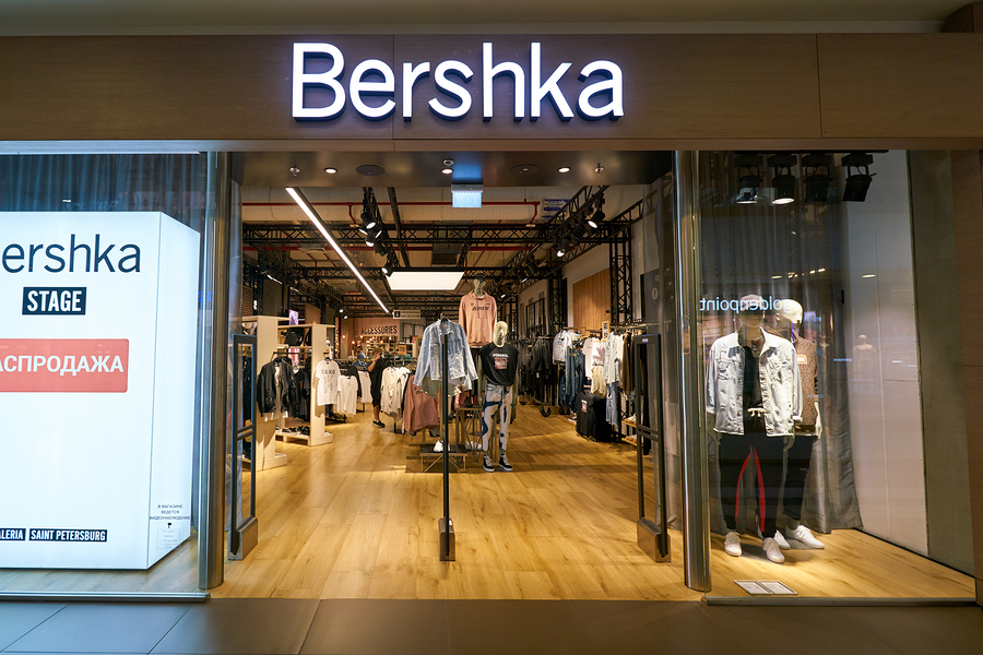 Consumidoras encuentran “ropa usada” en Bershka y olor las decepciona