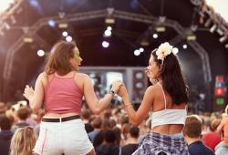 Fest-Musica-Girls-Shutterstock