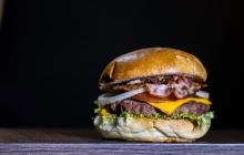 Nuevo ingrediente de la comida rápida; el moho se convirtió en "hamburguesa", la innovación, basada en hongos que están rompiendo moldes.