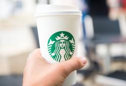 Starbucks regala café