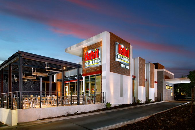Cuidado McDonald's: la dueña de Pizza Hut, KFC y Taco Bell entra en tu negocio 