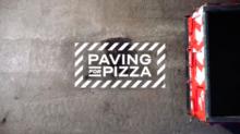 Campaña destacada: Paving for Pizza, una muestra de cómo hacer publicidad tapando baches
