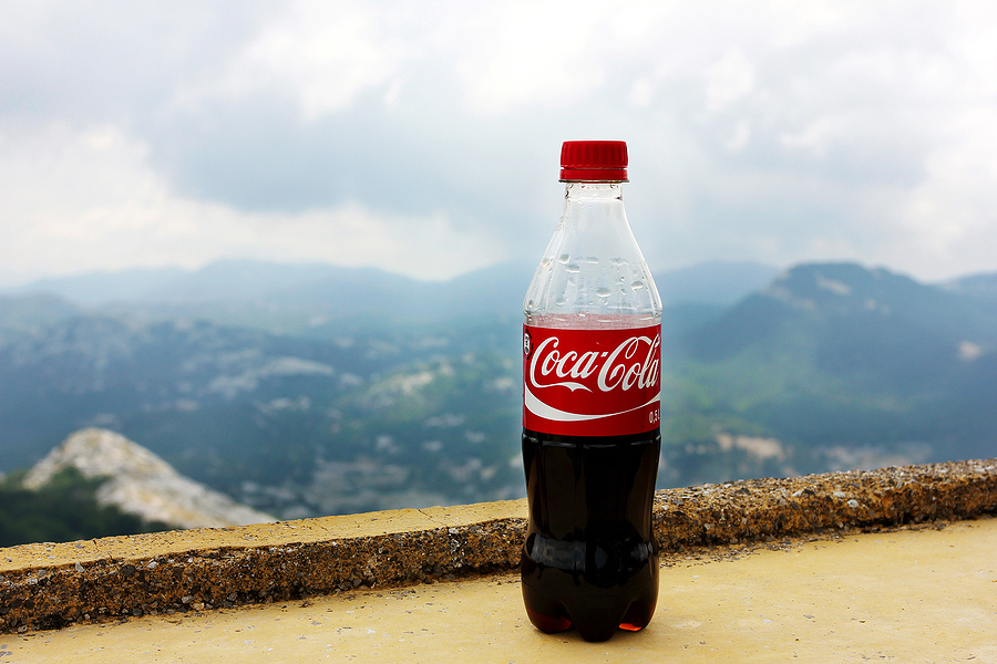 Reto de los 10 pesos en botella de Coca Cola