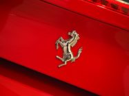 Ferrari estrategia marketing digital y Lamborghini quieren excepción al plazo de electrificación lujo