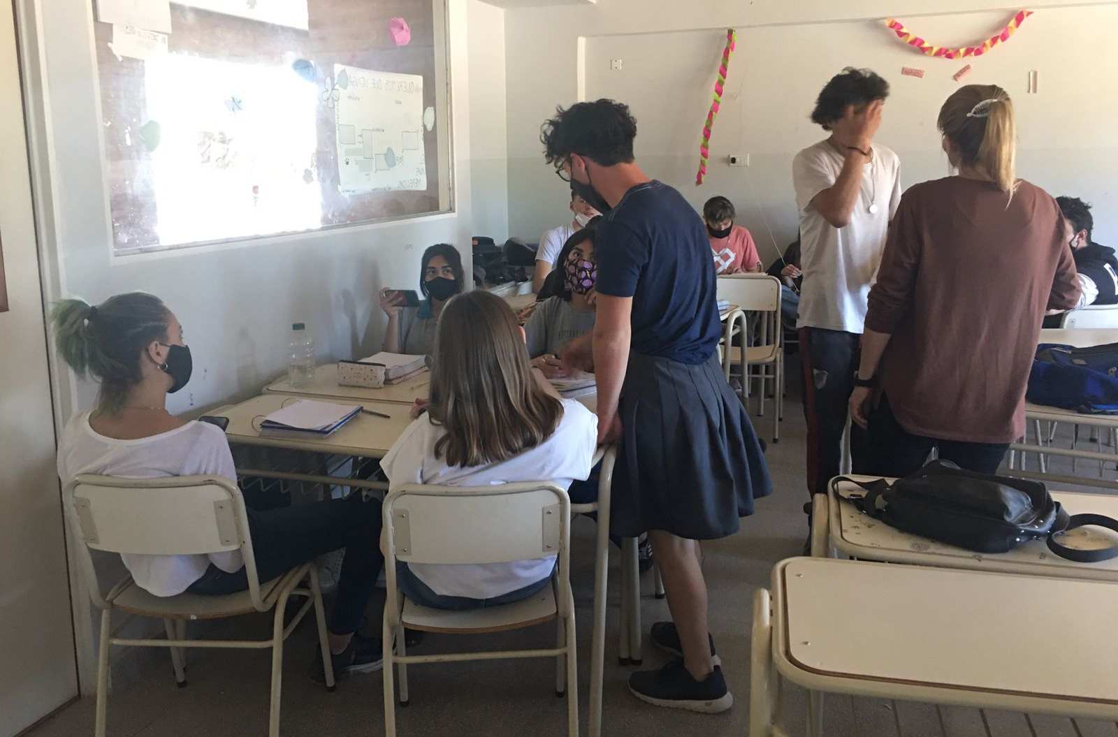 alumno falda redes sociales colegio en argentina (1)