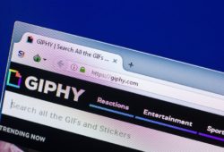 facebook debe vender giphy (1) Shutterstock