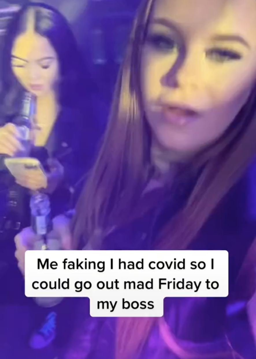 Mujer finge tener COVID para no trabajar y su jefe la encuentra en una fiesta 