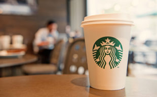 Starbucks implementa "robot barista" para revolucionar experiencia de cliente