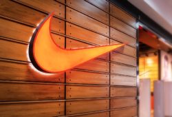 Nike acciones Rusia tiendas marcas