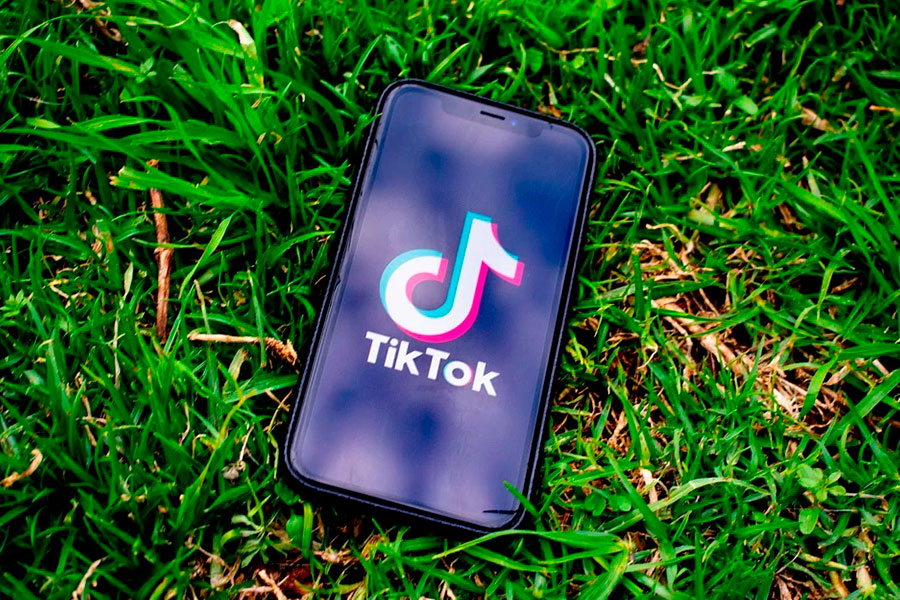 TikTok joins Snapchat and tests augmented reality effects