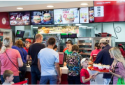 Periodistas reaccionan a sueldo en fast food de EU