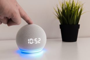 Echo Dot con reloj