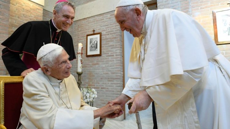 benedicto y francisco en su ultimo encuentro