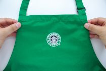El significado del mandil verde de Starbucks, reflejo de identidad de la marca