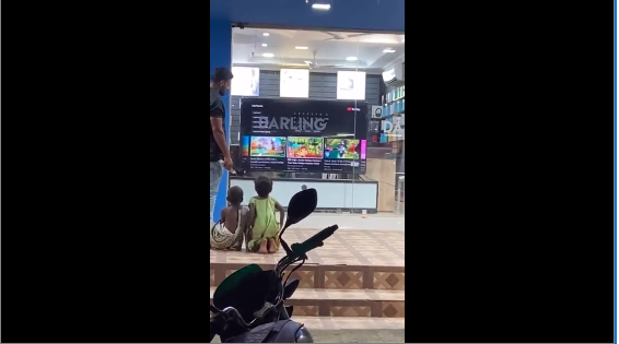 Tienda de electrodomésticos se gana a las redes por tierno gesto a niños sin hogar 