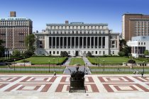 Universidad Columbia mujer