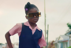 Apple Music promociona a Rihanna con nostálgico spot