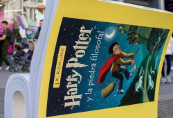 Aparece en Madrid libro gigante de Harry Potter