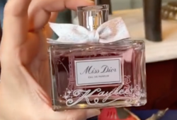 Disney y marcas de perfumes ofrecen souvenir único