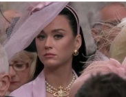 Katy Perry se pierde al llegar a la coronación del Rey Carlos III