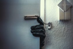 ¿Cuáles son las formas en las que puedes proteger tu casa contra robos?