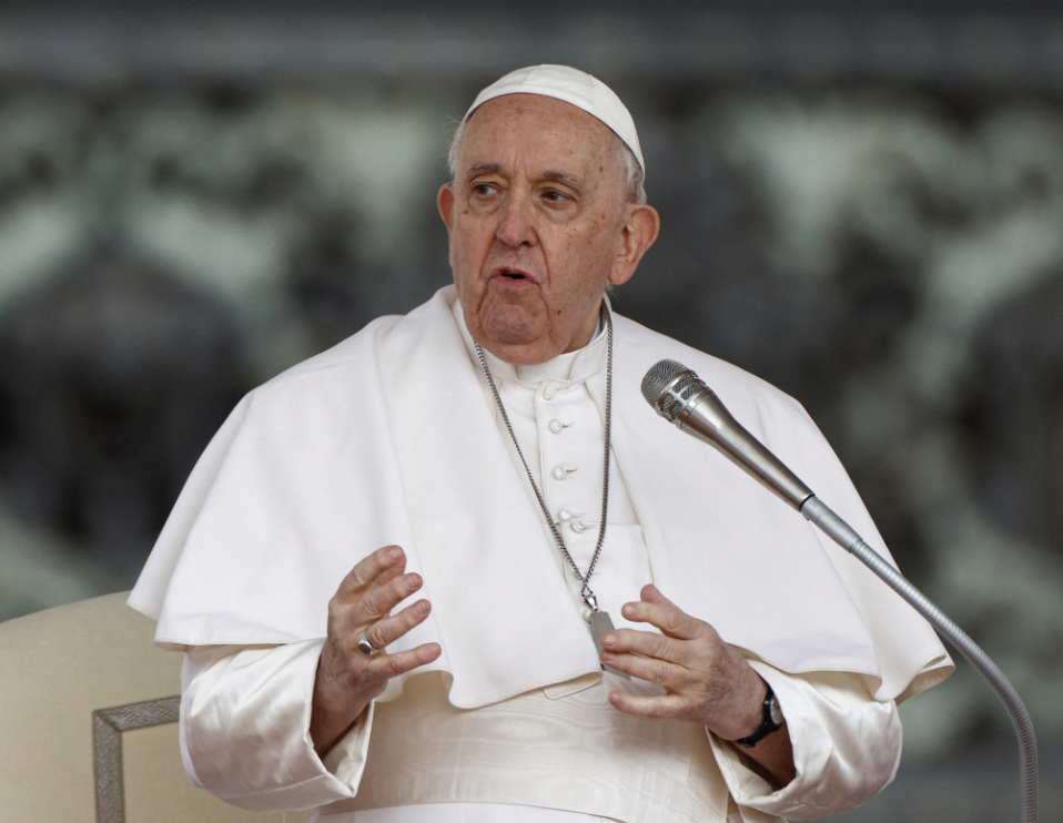 Paus Francis akan bekerja dari rumah sakit