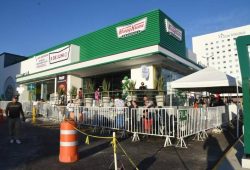 Openning Krispy Kreme in Chihuahua. Photo: Oracio Chavez, El Heraldo de Chihuahua