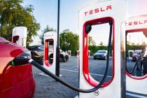 Tesla retira del mercado 120 mil vehículos por riesgo de que las puertas se desbloqueen, de acuerdo a un nuevo informe en Estados Unidos.
