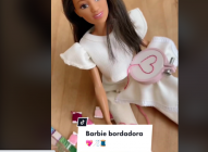 No encontró la Barbie de su oficio y decidió crearla