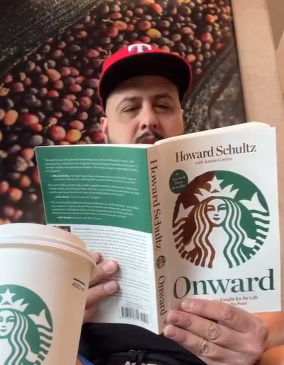 To zakazuje Starbucks swoim pracownikom, weryfikuje użytkownik
