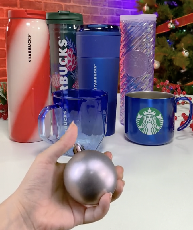 Dzięki tym szklankom Starbucks oddaje się Bożym Narodzeniom