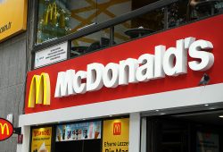 McDonald's marca letras dona