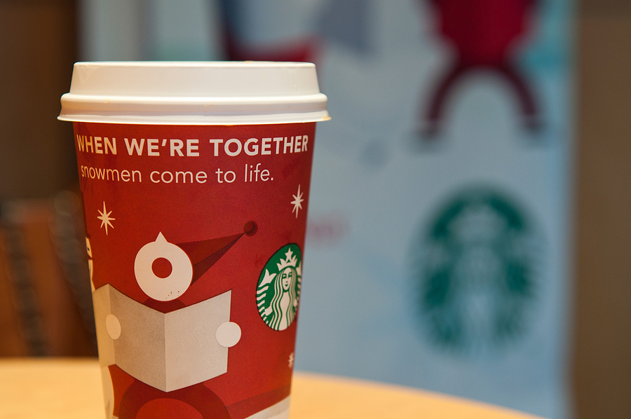 Starbucks lanza vaso rosa mate e internet está obsesionado