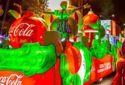 Caravana Coca Cola Saltillo 2023. ¿Cuándo es el último desfile de Navidad de este año? Foto FB:@CocaCola