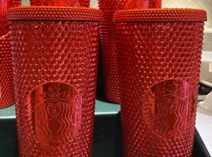 5 cosas que tienes que saber sobre la polémica de los vasos rojos de  Starbucks