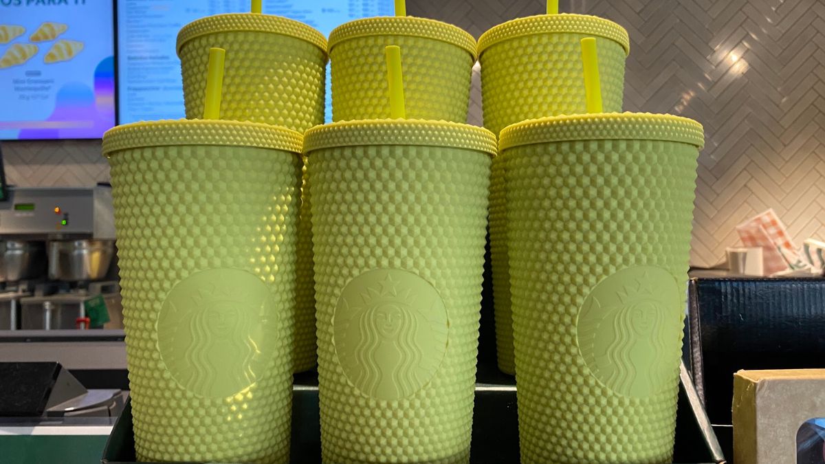 El divertido vaso amarillo de Starbucks. Lo que debes saber