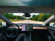 Conductor de Tesla evita choque por falla del piloto automático