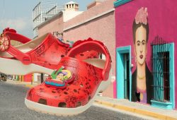 Estos son los Crocs de Frida Kahlo. ¿Cuánto cuestan? Foto: Especial