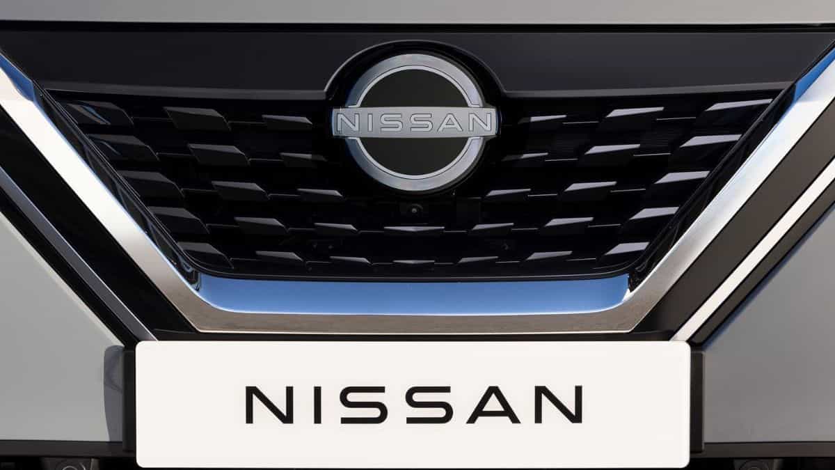 NISSAN AUTOS