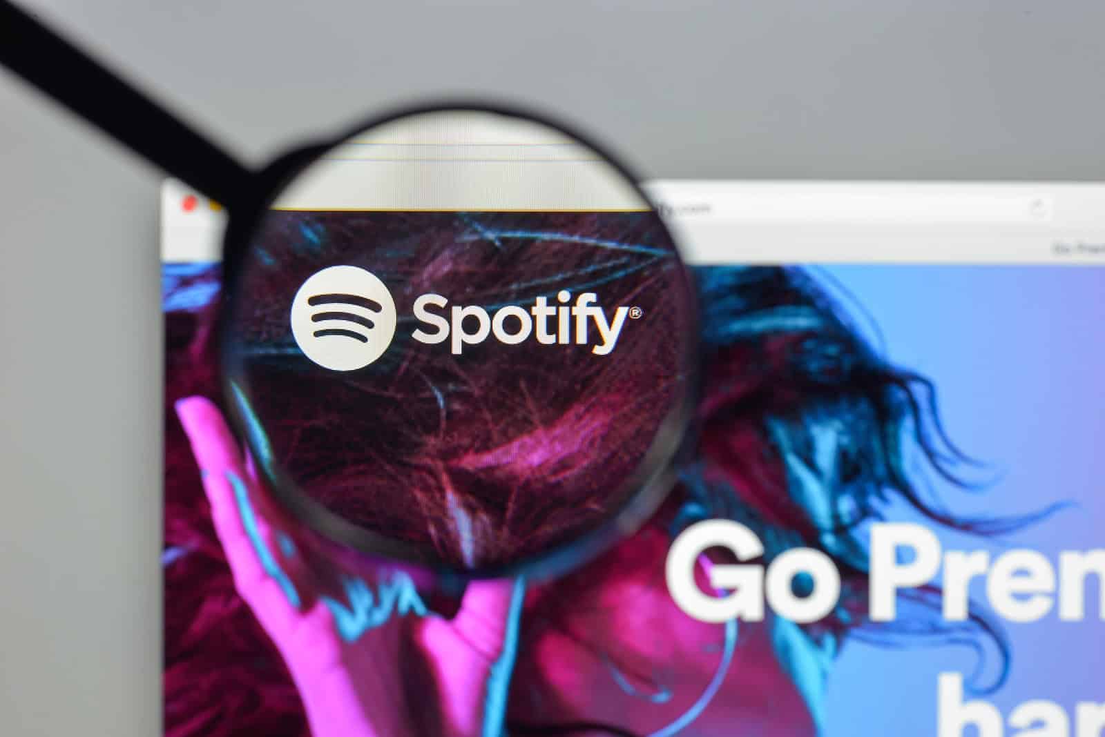 Este seria el costo por ver las letras de las canciones en Spotify