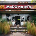 Hombre explora McDonald's abandonado, esto encontró
