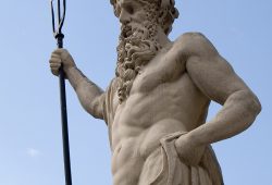 Yucatecos crean evento en Facebook para destruir estatua de Poseidón