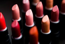 LAPIZ LABIAL REVLON DESCUENTOS PRIME DAY FOTO: CANVA