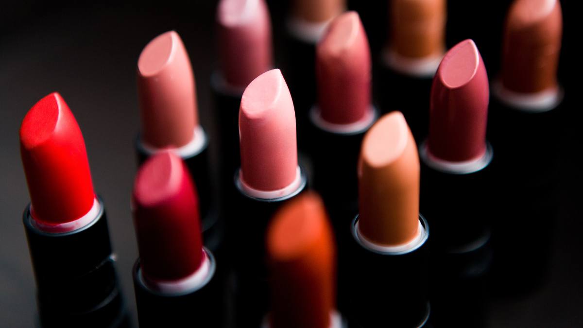 LAPIZ LABIAL REVLON DESCUENTOS PRIME DAY FOTO: CANVA