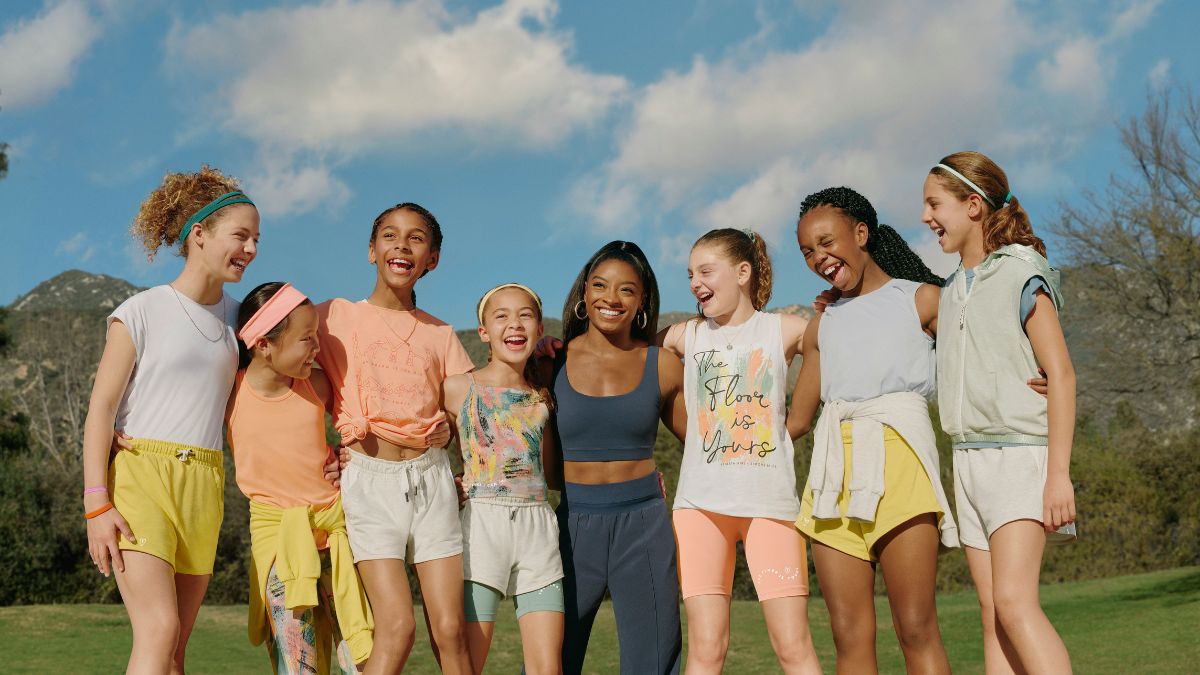 Simone Biles han lanzado la primera colección de ropa deportiva exclusiva de Biles para Athleta Girl